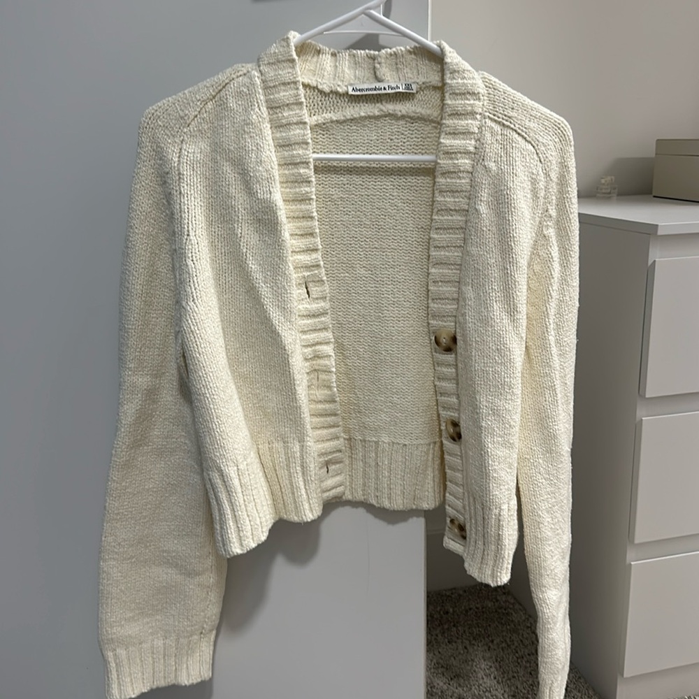 Abercrombie short button cropped cardigan